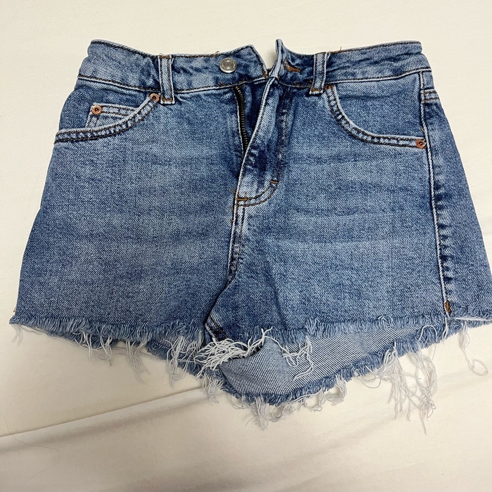TopShop Mom Jean Shorts, Medium Blue Wash, Size US0 Petite